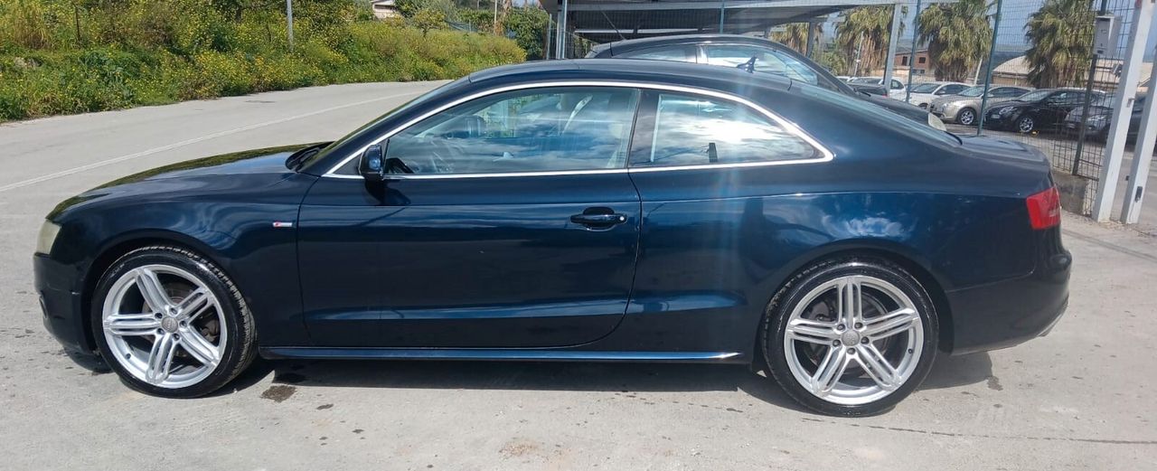 Audi A5 2011 photo 2