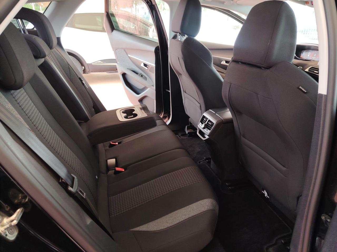 Peugeot 3008 BlueHDi 130 Business sport full opt tetto