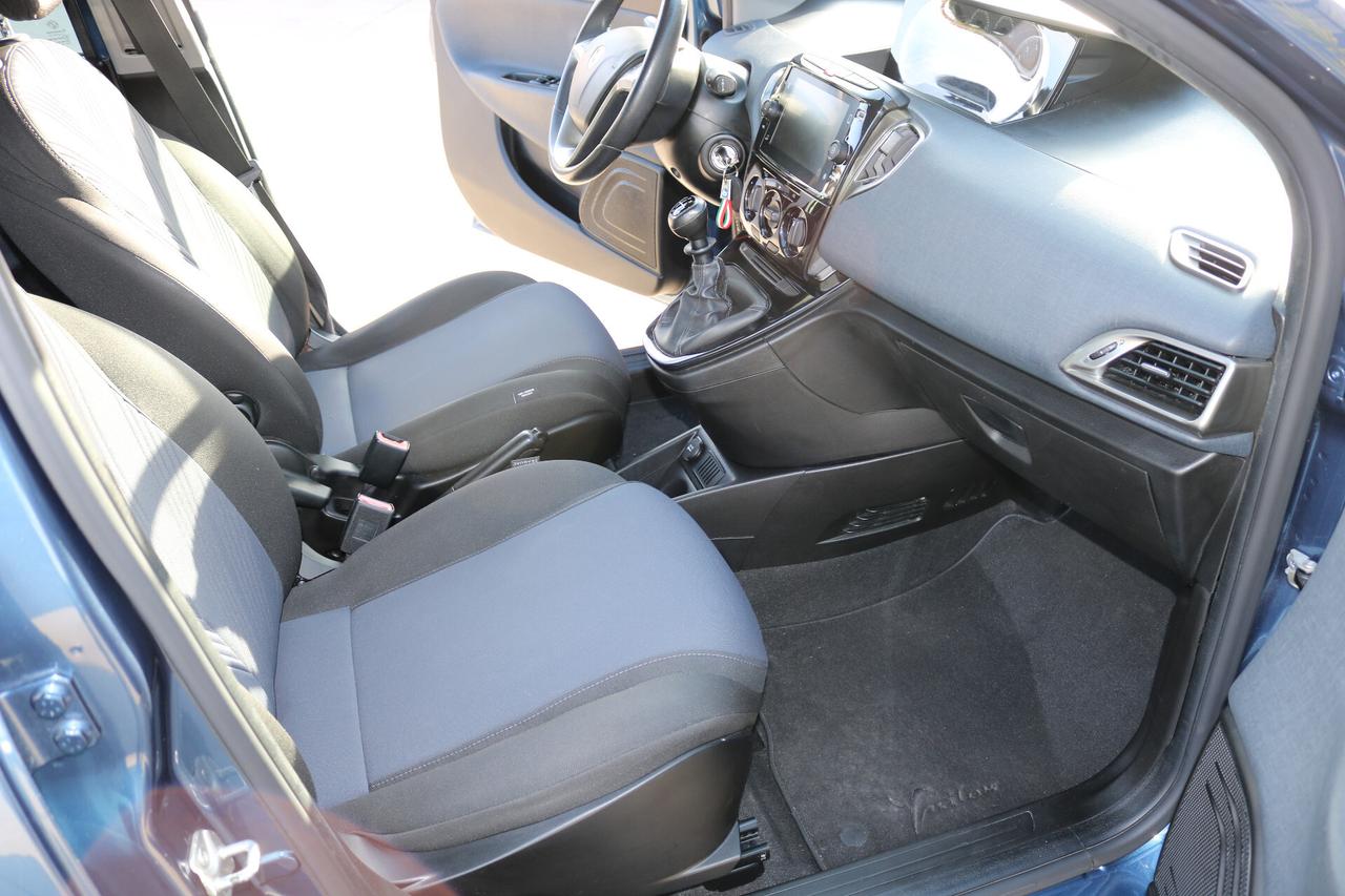 Lancia Ypsilon 1.0 FireFly 5 porte S&S Hybrid Ecochic Gold