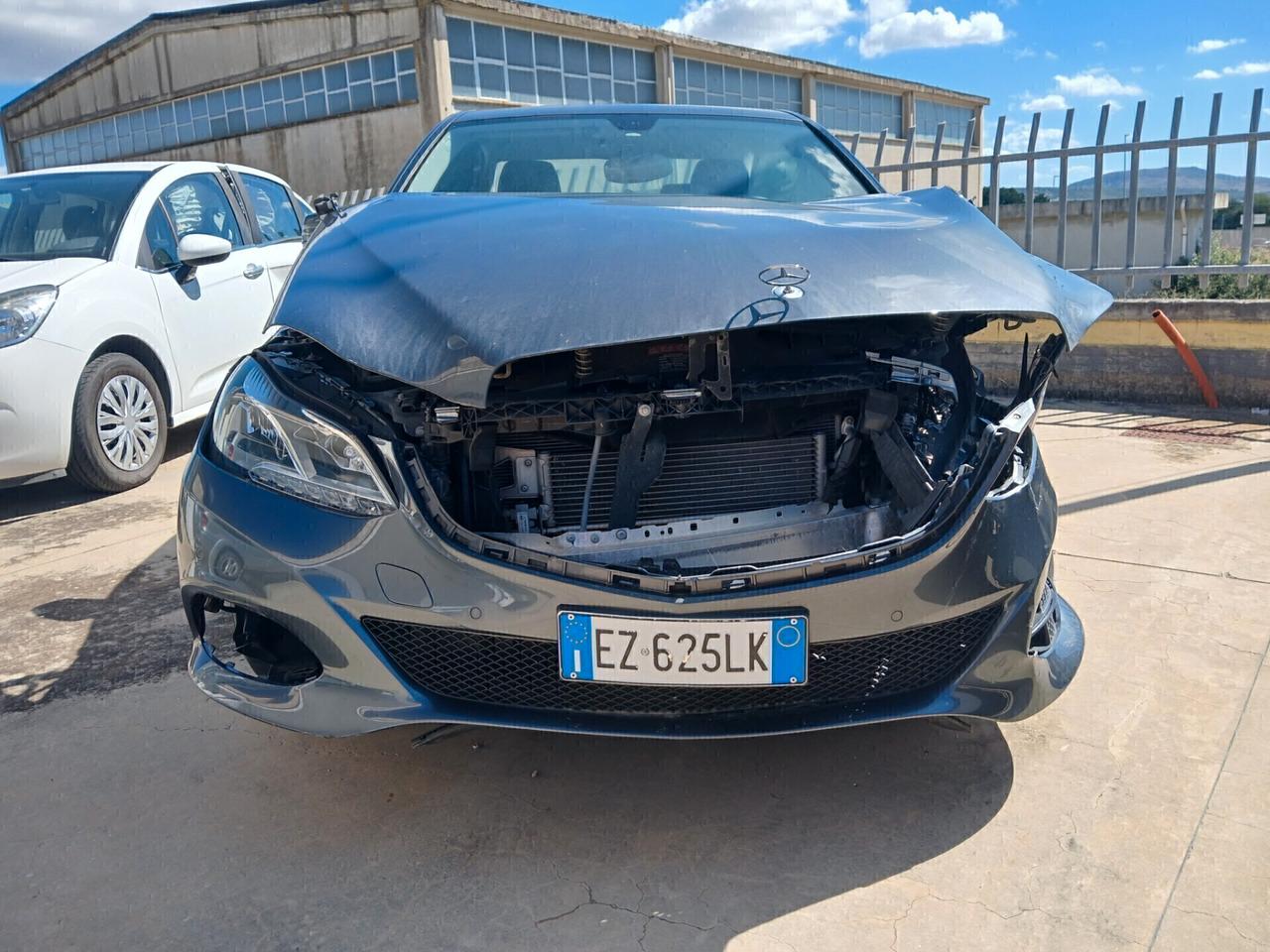 MERCEDES-BENZ E 200 BlueTEC Executive SINISTRATA