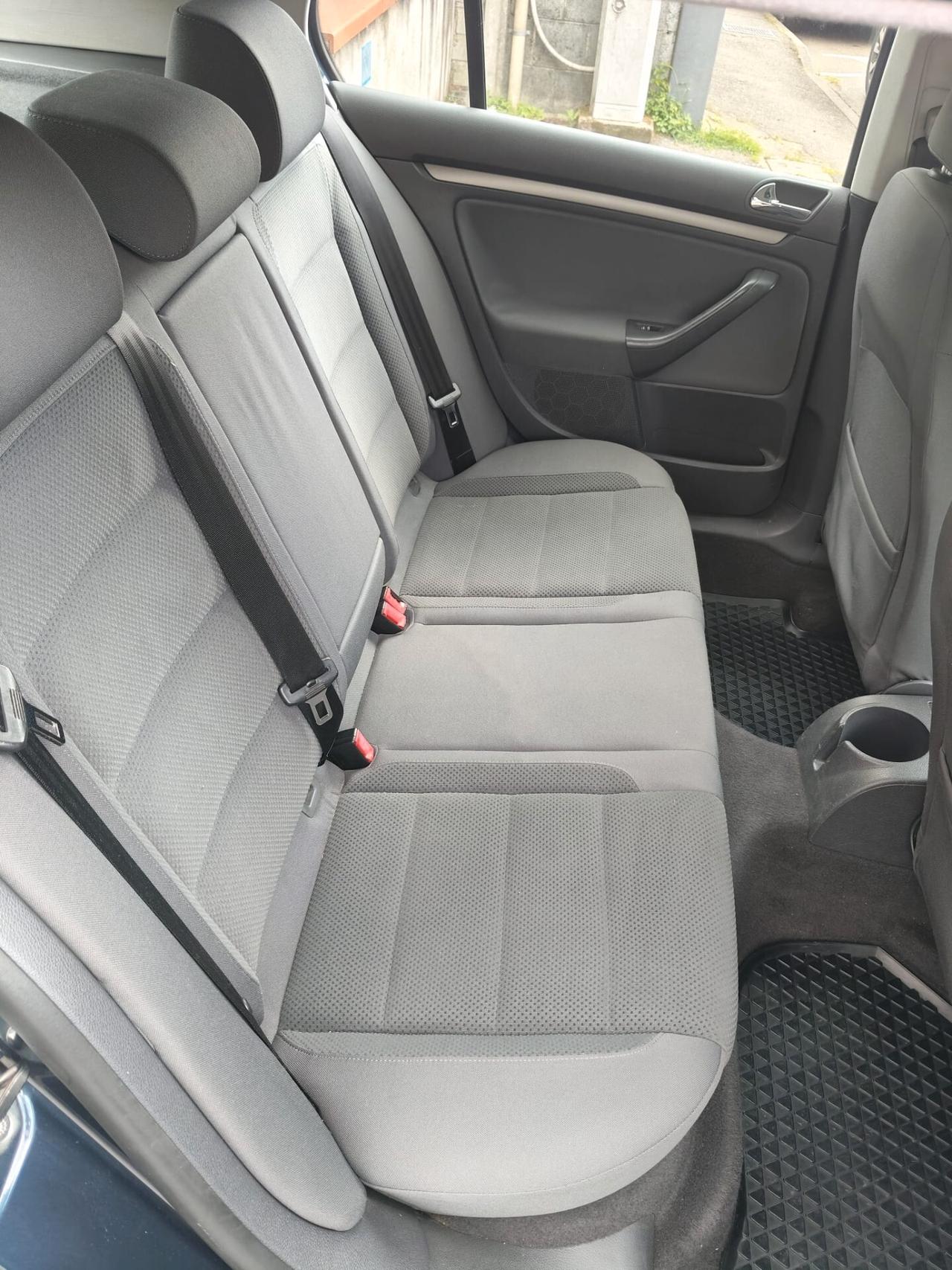 Volkswagen Golf 1.6 16V FSI 5p. Comfortline