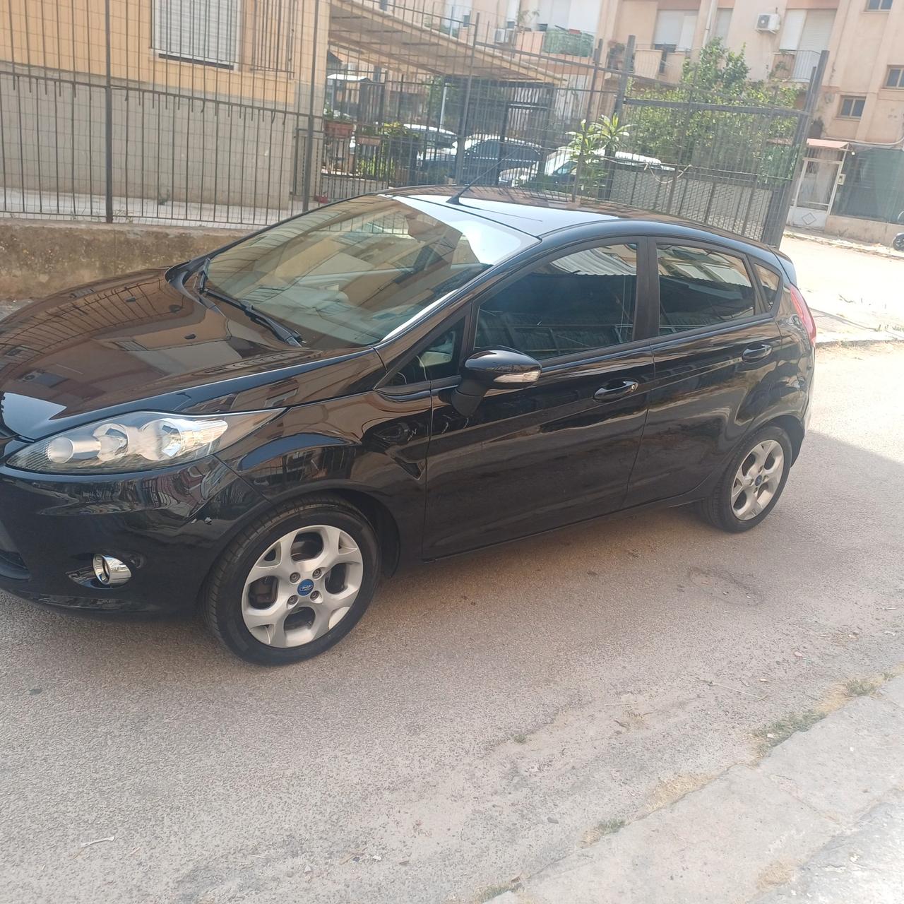 Ford Fiesta 1.4 TDCi 70CV 5 porte Titanium