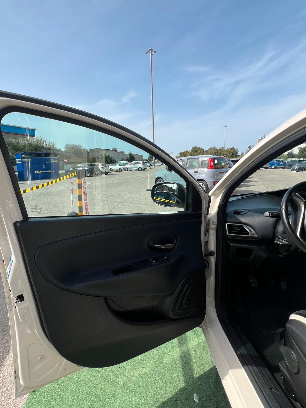 Lancia Ypsilon 1.3 MJT 16V 95 CV 5 porte S&S Gold