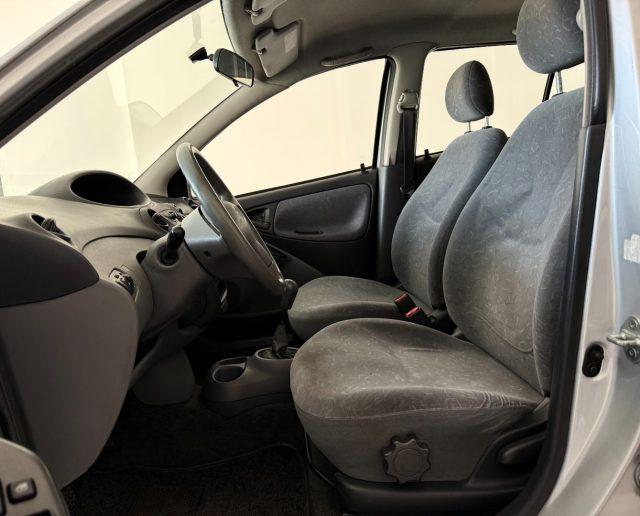 TOYOTA Yaris 1.0i 16V cat 5 porte Sol