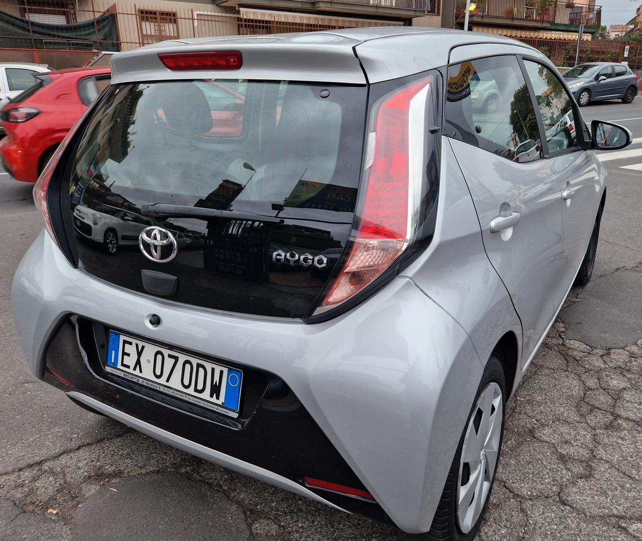 Toyota Aygo 1.0 VVT-i 69 CV 5 porte x-play