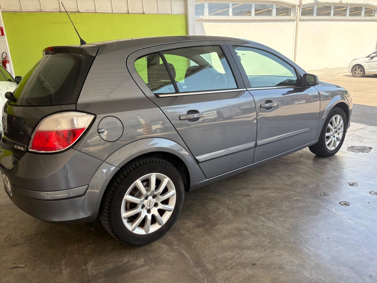 Opel Astra 1.7 CDTI berlina ok neo patentati