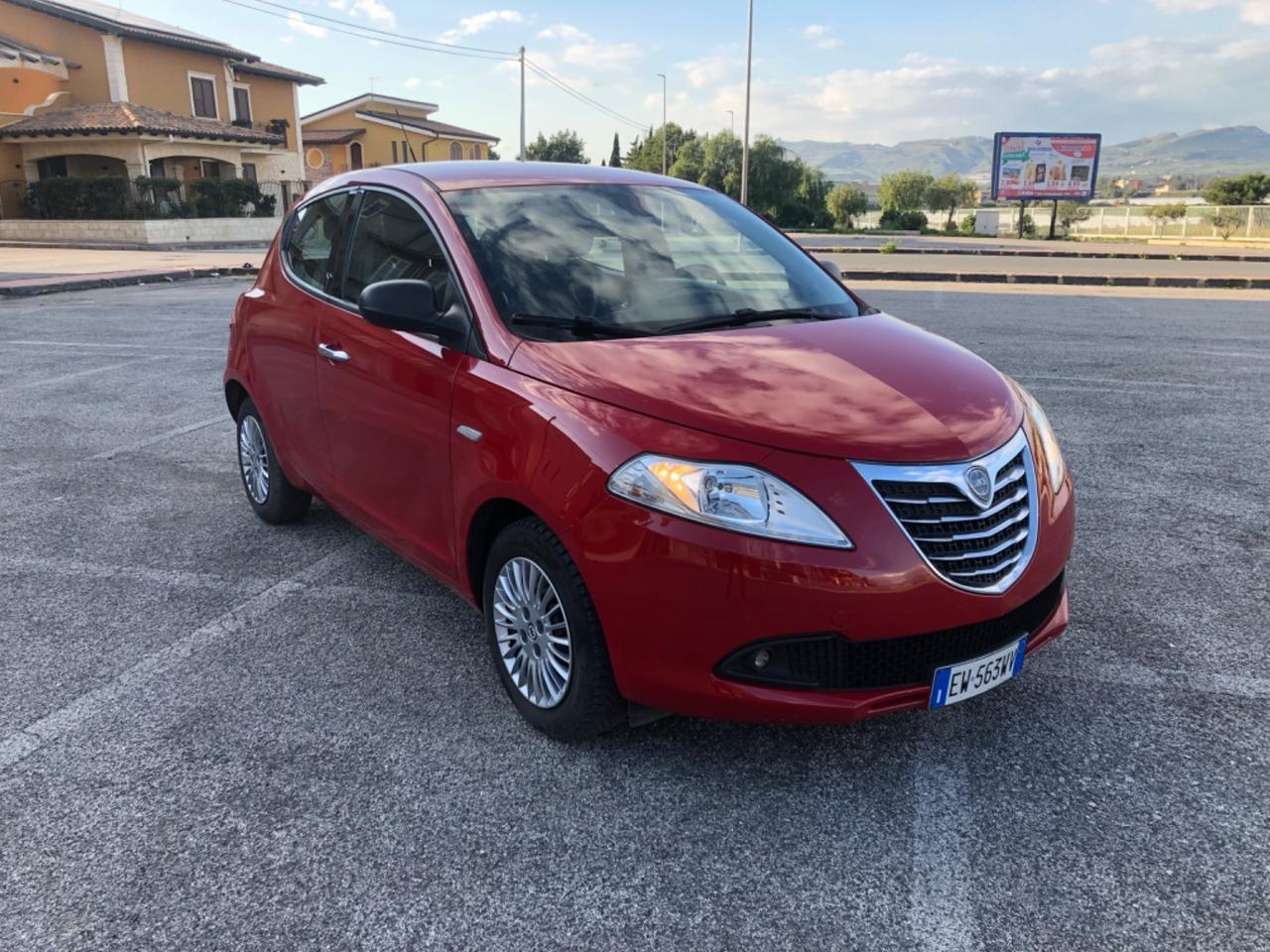 Lancia Ypsilon 1.2 69 CV 5 porte S&S Silver