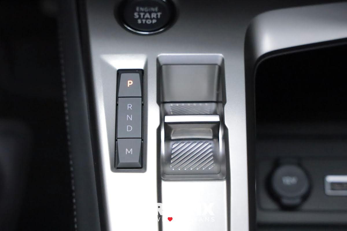 Peugeot 208 1.2 Hybrid 136CV Allure e-DCS6 + Access Pack