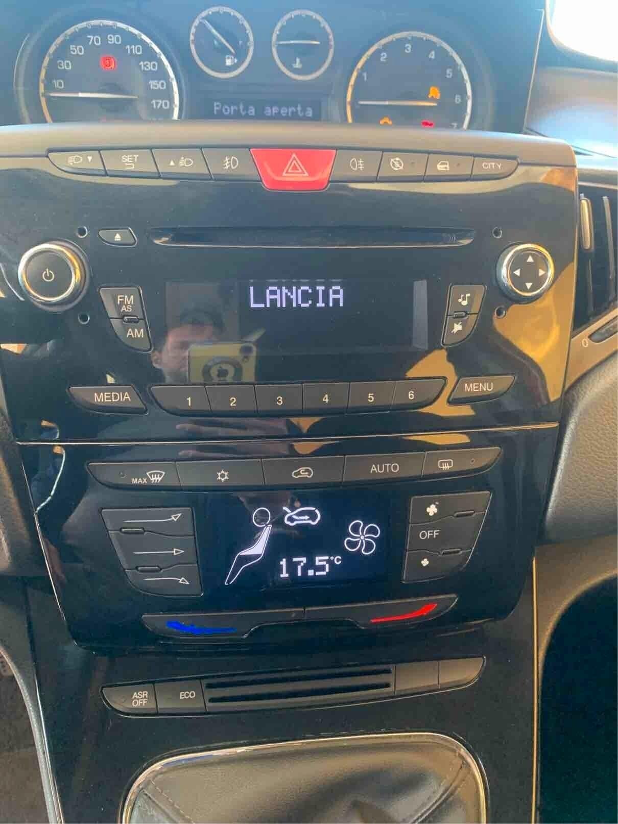 Lancia Ypsilon