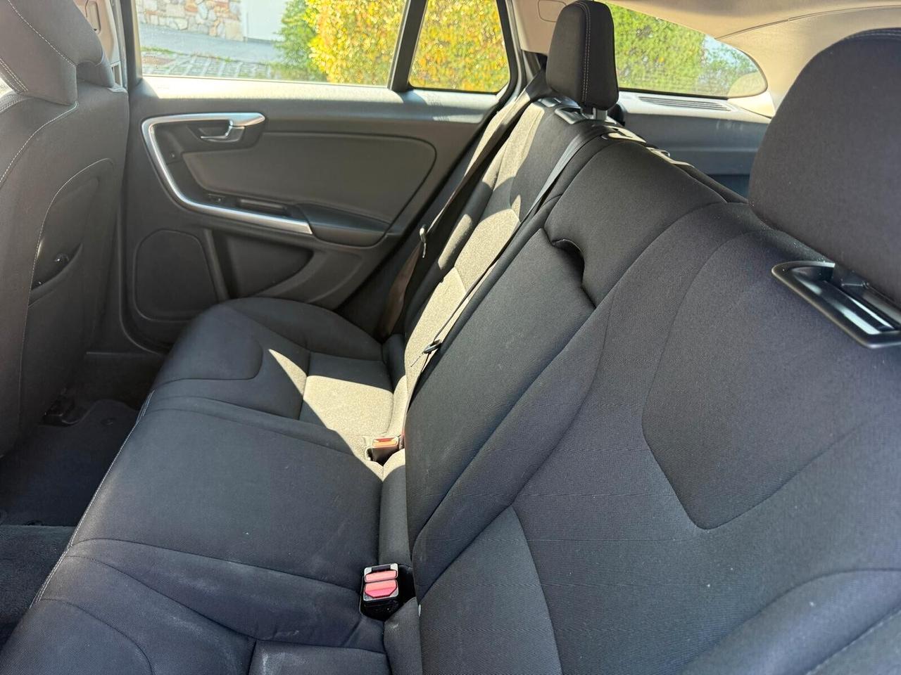 Volvo V60 D2 Geartronic Summum