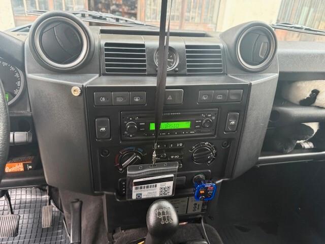 Land Rover Defender 90 2.4 TD4 Station Wagon E