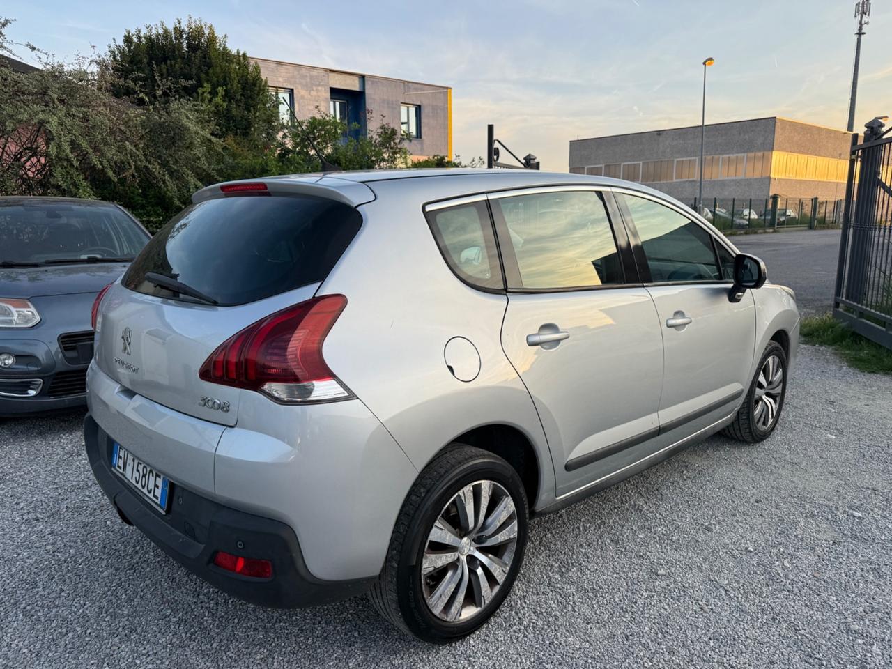 Peugeot 3008 1.6 HDi 115CV Business