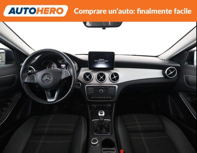 MERCEDES-BENZ GLA 180 Premium