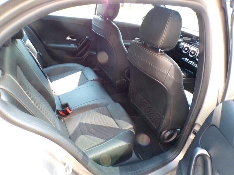 Mercedes-Benz A 180d Autom. *FULL OPT.* da VETRINA