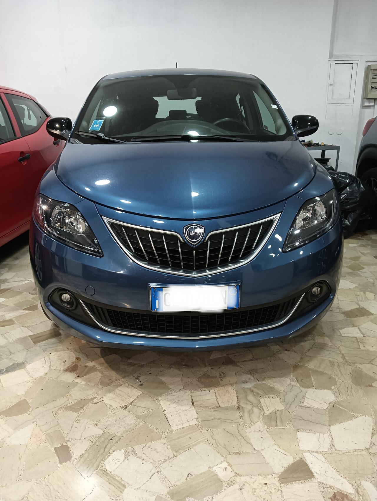 Lancia Ypsilon 1.0 FireFly 5 porte S&S Hybrid Ecochic Silver