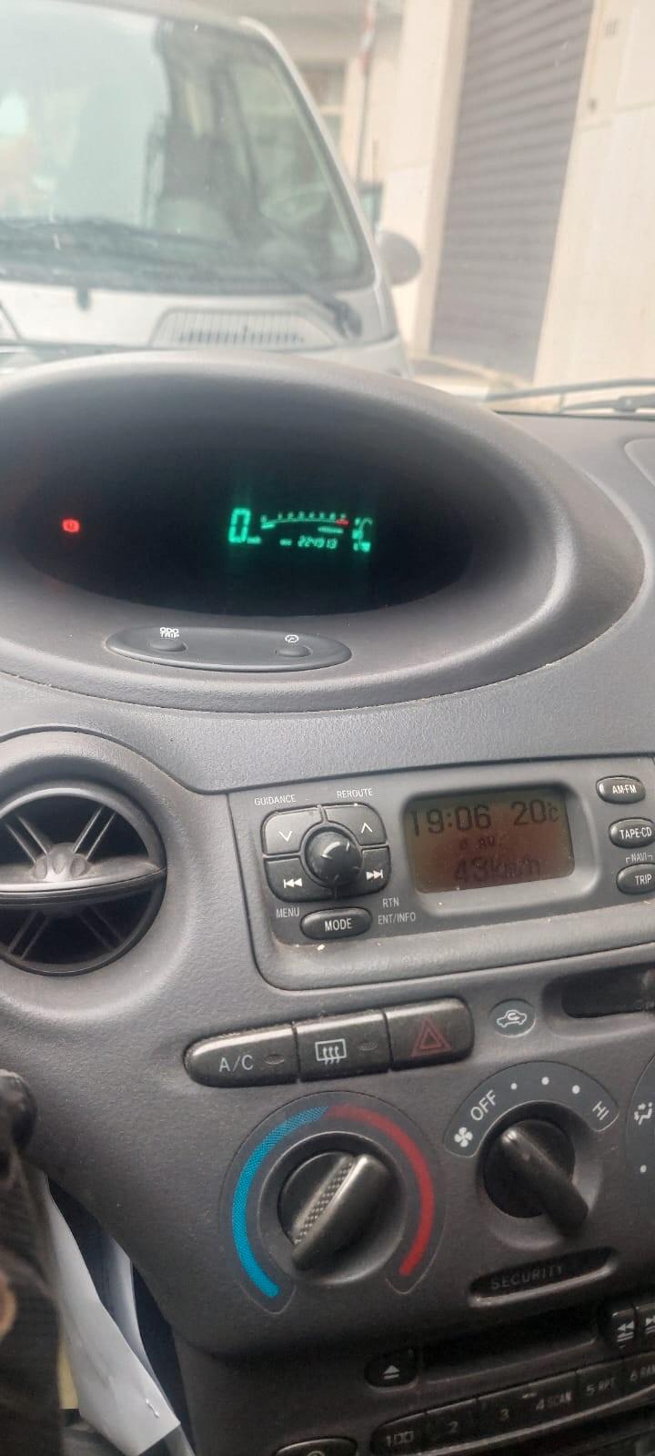 Toyota Yaris 1.0i 16V cat 3 porte Sol