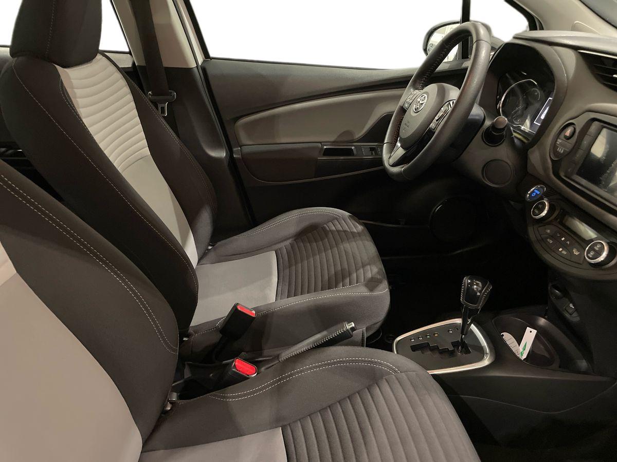 TOYOTA Yaris III 2017 - Yaris 5p 1.5h Trend White Edition my18