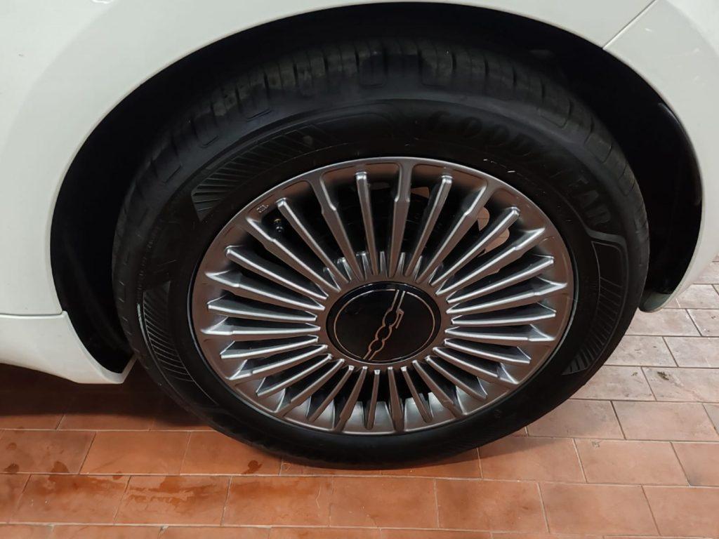 FIAT 500e Berlina 42 kWh