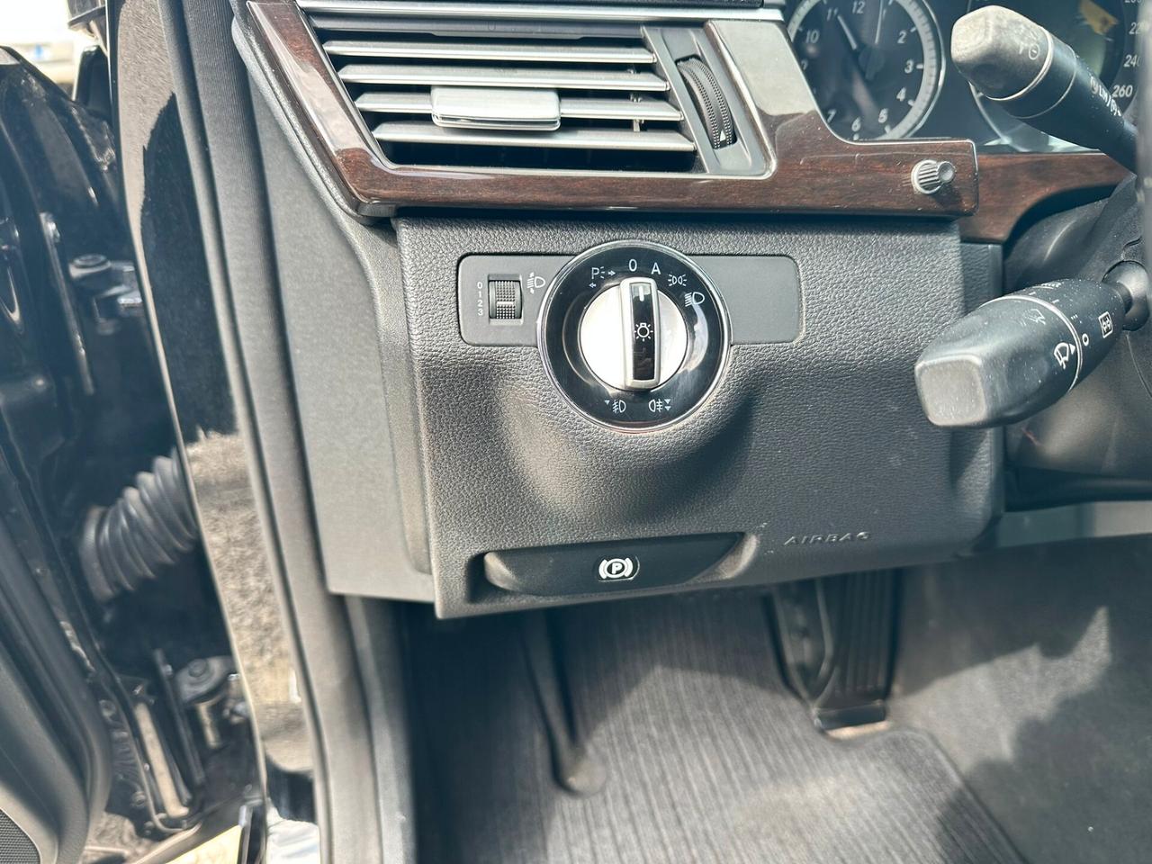 Mercedes-benz E 220 CDI BlueEFFICIENCY Avantgarde