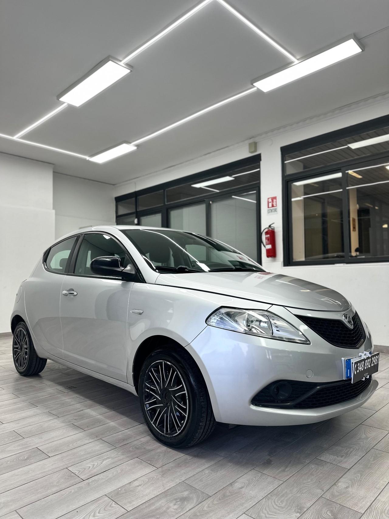 Lancia Ypsilon 1.2 69 CV 5 porte S&S Platinum