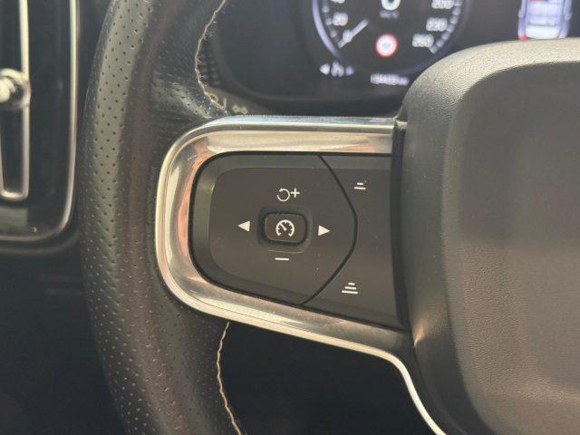 VOLVO XC40 D4 AWD Geartronic R-design