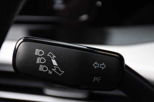 VOLKSWAGEN Golf 1.0 eTSI EVO DSG Life