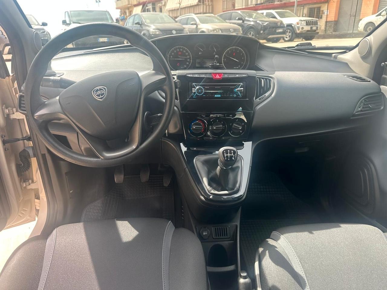 Lancia Ypsilon 1.2 69 CV 5 porte Gold
