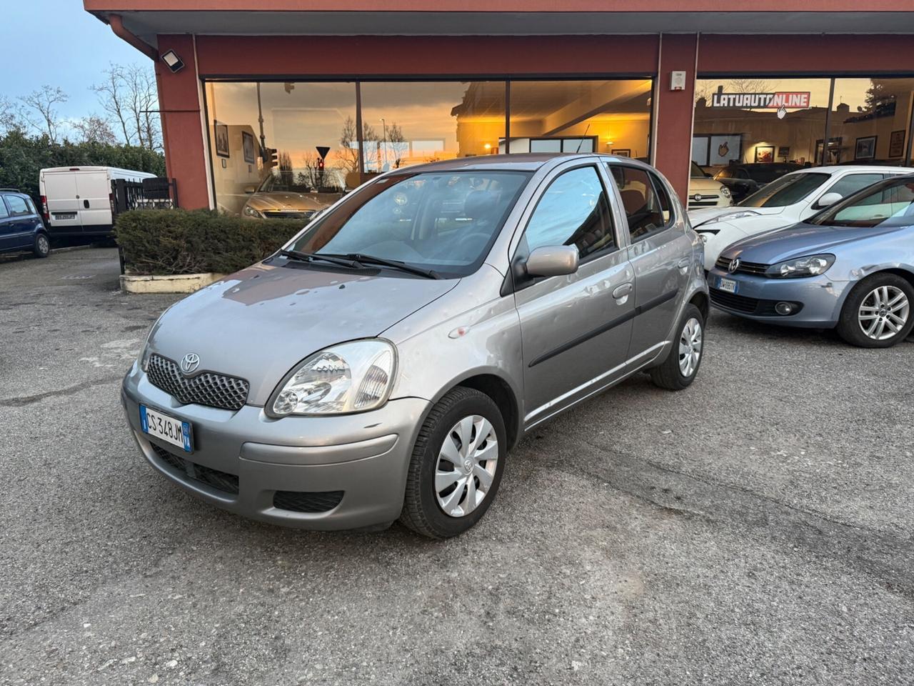 Toyota Yaris 1.0i 16V cat 5 porte Sol