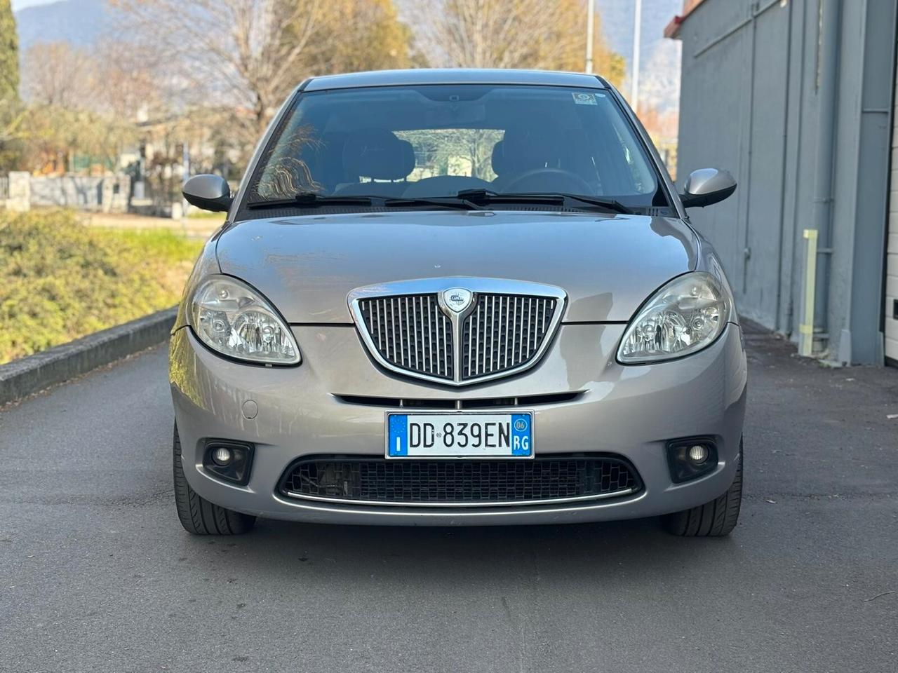 Lancia Ypsilon 1.4 16V Platino