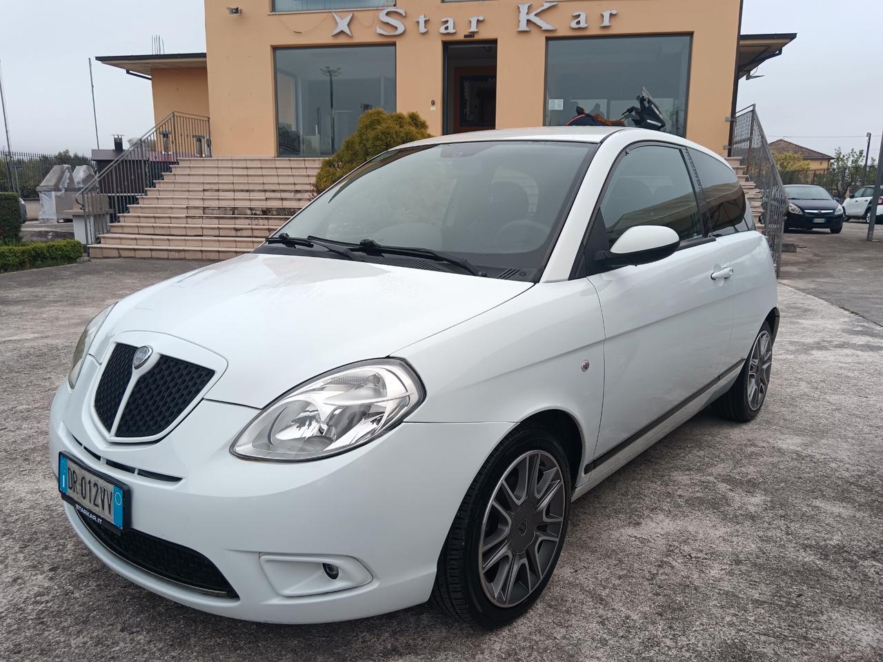 Lancia Ypsilon 1.3 MJT 105 CV Sport MomoDesign