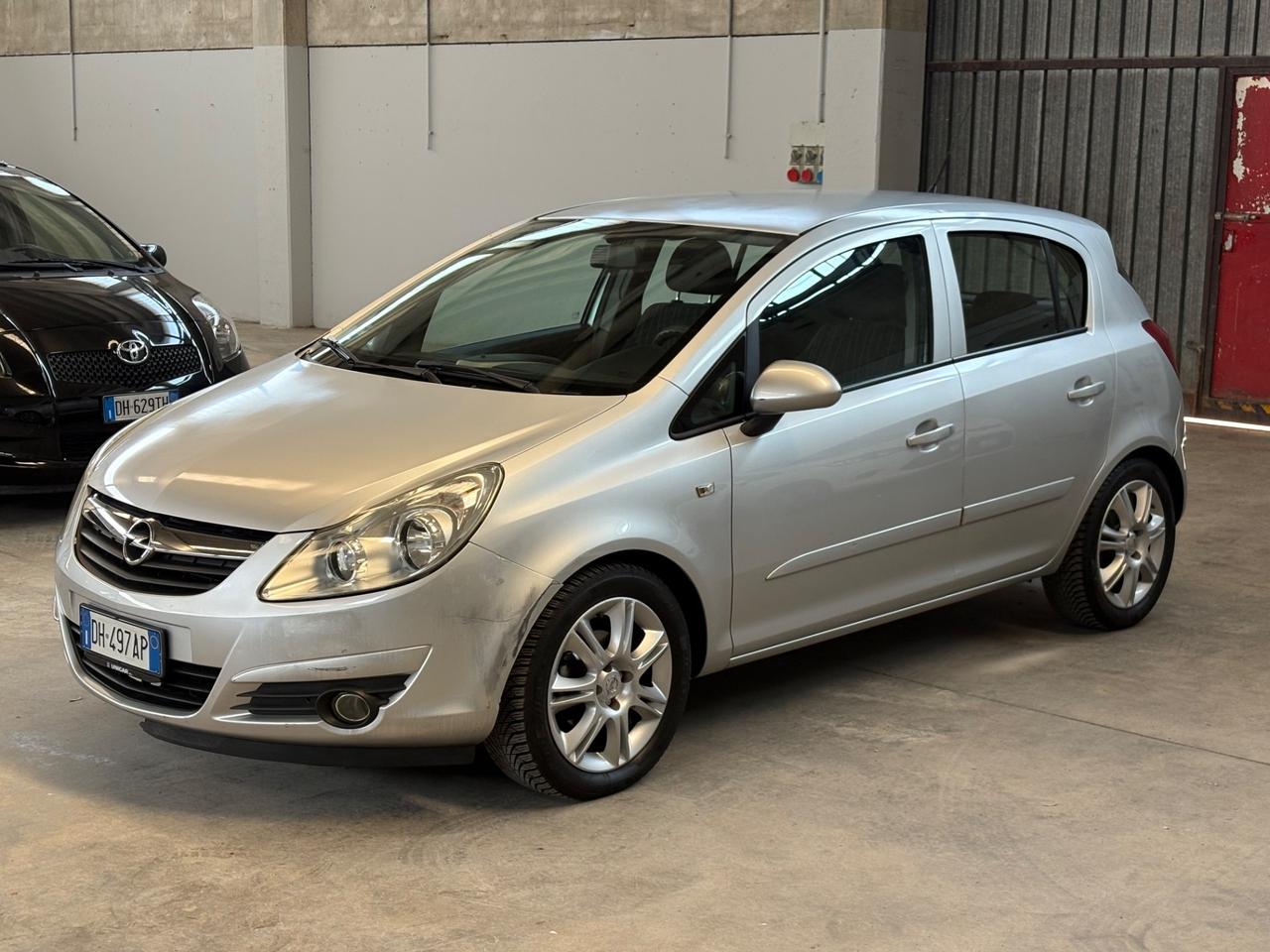 Opel Corsa 1.4 16V 5 porte AUTOMATICA