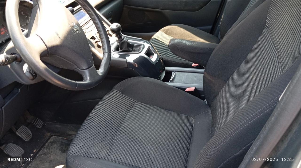 Peugeot 5008 1.6 HDi 112CV Active