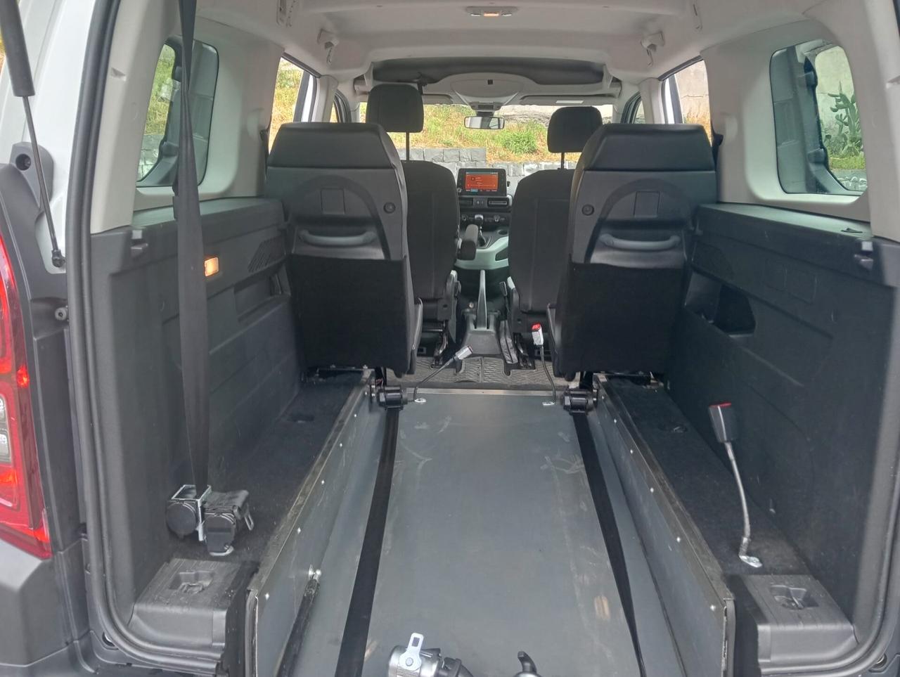 Citroen Berlingo Pianale ribassato con rampa disabili in carrozzina