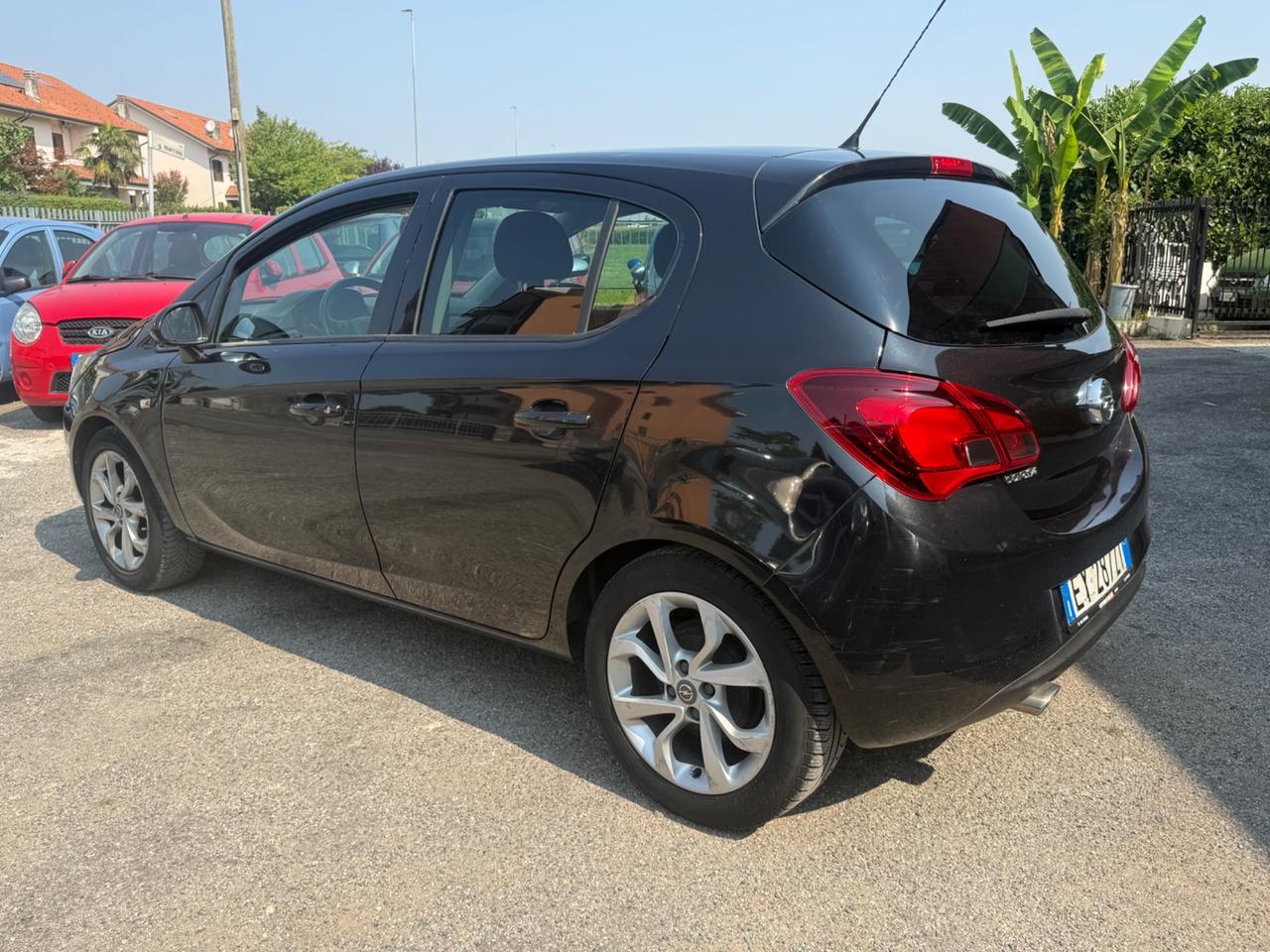 Opel Corsa 1.2 5 porte b-Color