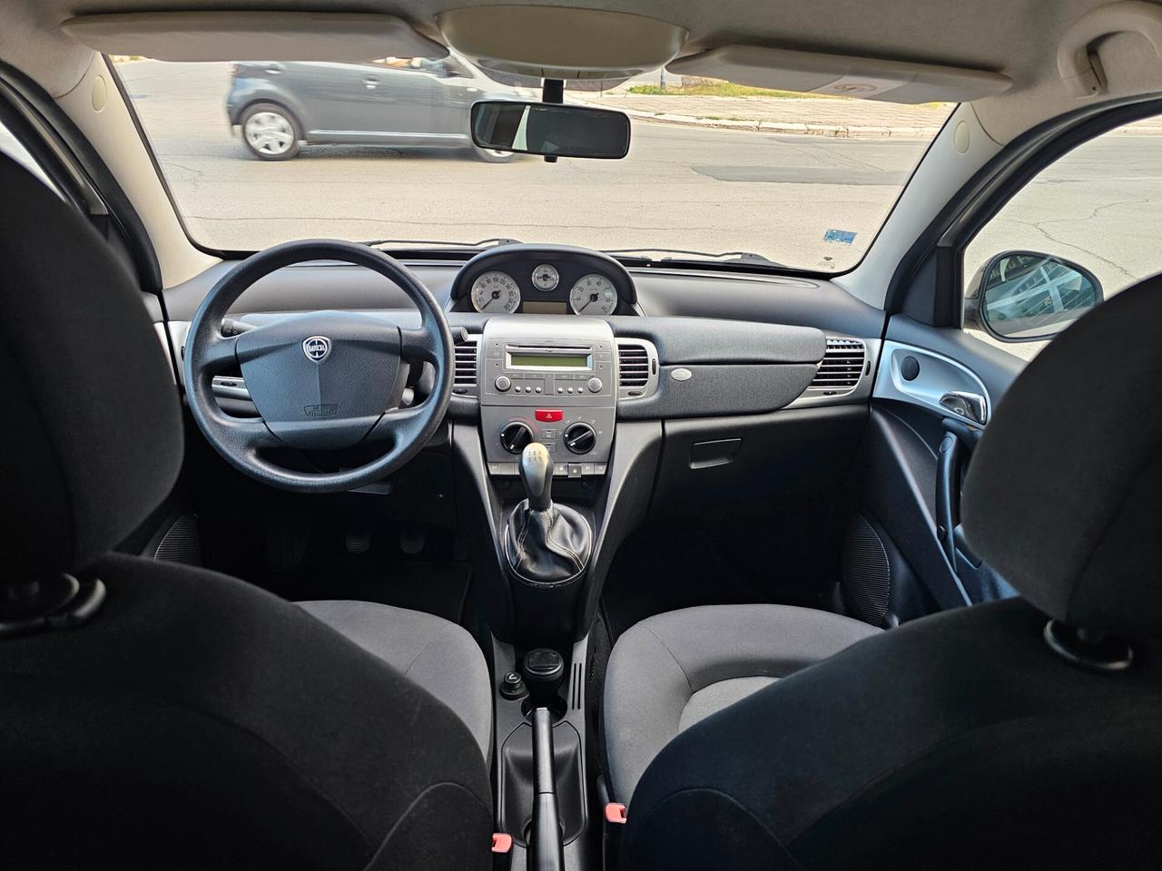 Lancia Ypsilon 1.3 MJT 75 CV Diva