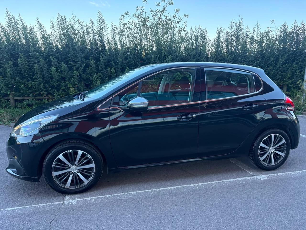 Peugeot 208 BlueHDi 75 5 porte Allure 2017 136.000 KM