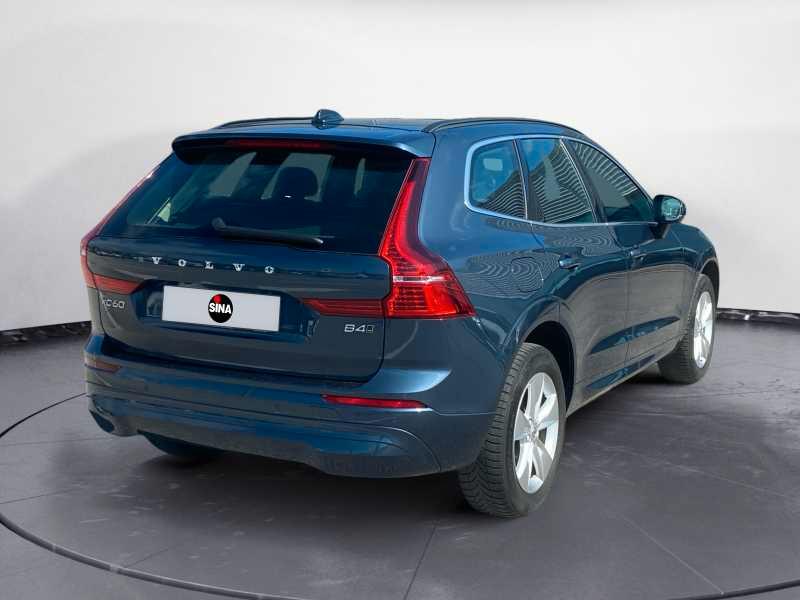 VOLVO XC60 2.0 b4 Momentum Pro AwD AuTo