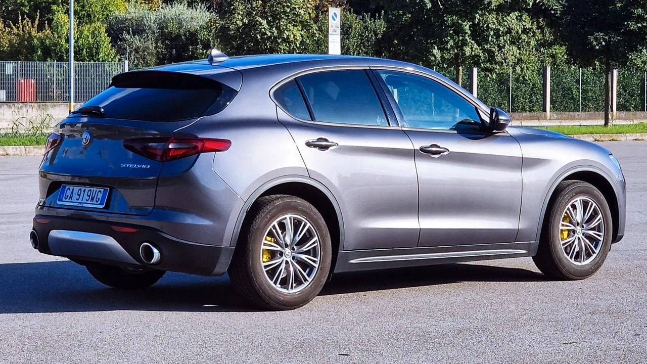 Alfa Romeo Stelvio 2.2 Turbodiesel 190 CV AT8 Q4