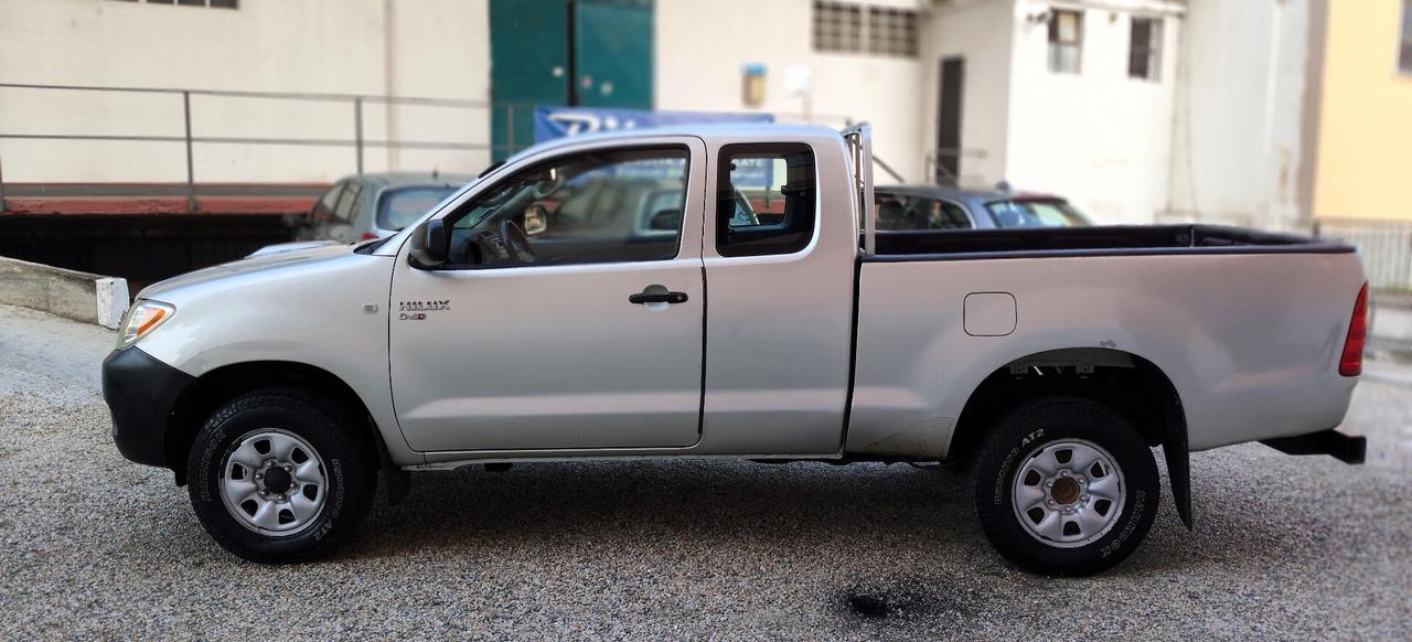 Toyota Hilux 2.5 D-4D 4WD Extra Cab PICK UP