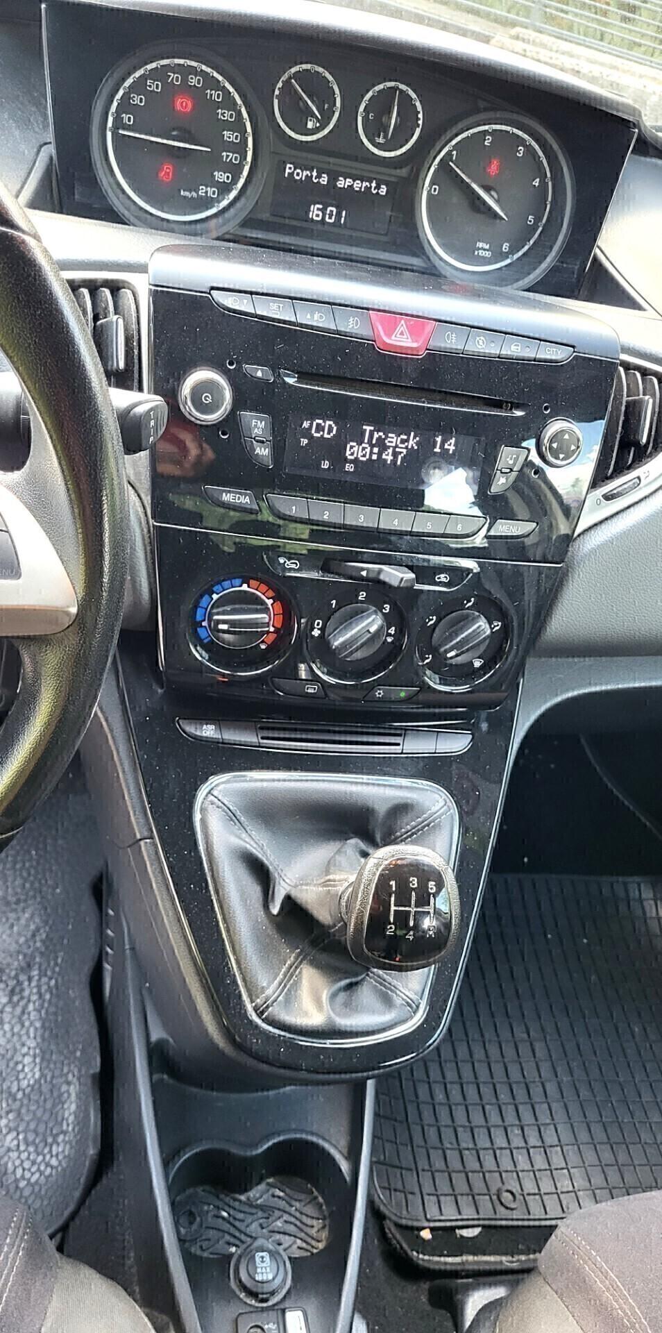 LANCIA Y 1,3 Mjet PLATINUM-UNICA PROPR-4 REVISIONI