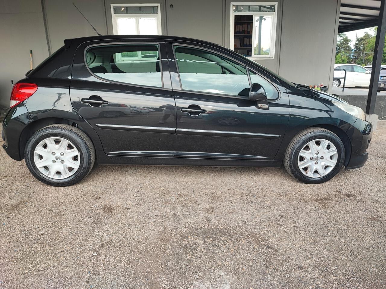 Peugeot 207 1.4 8V 75CV 5p. Active
