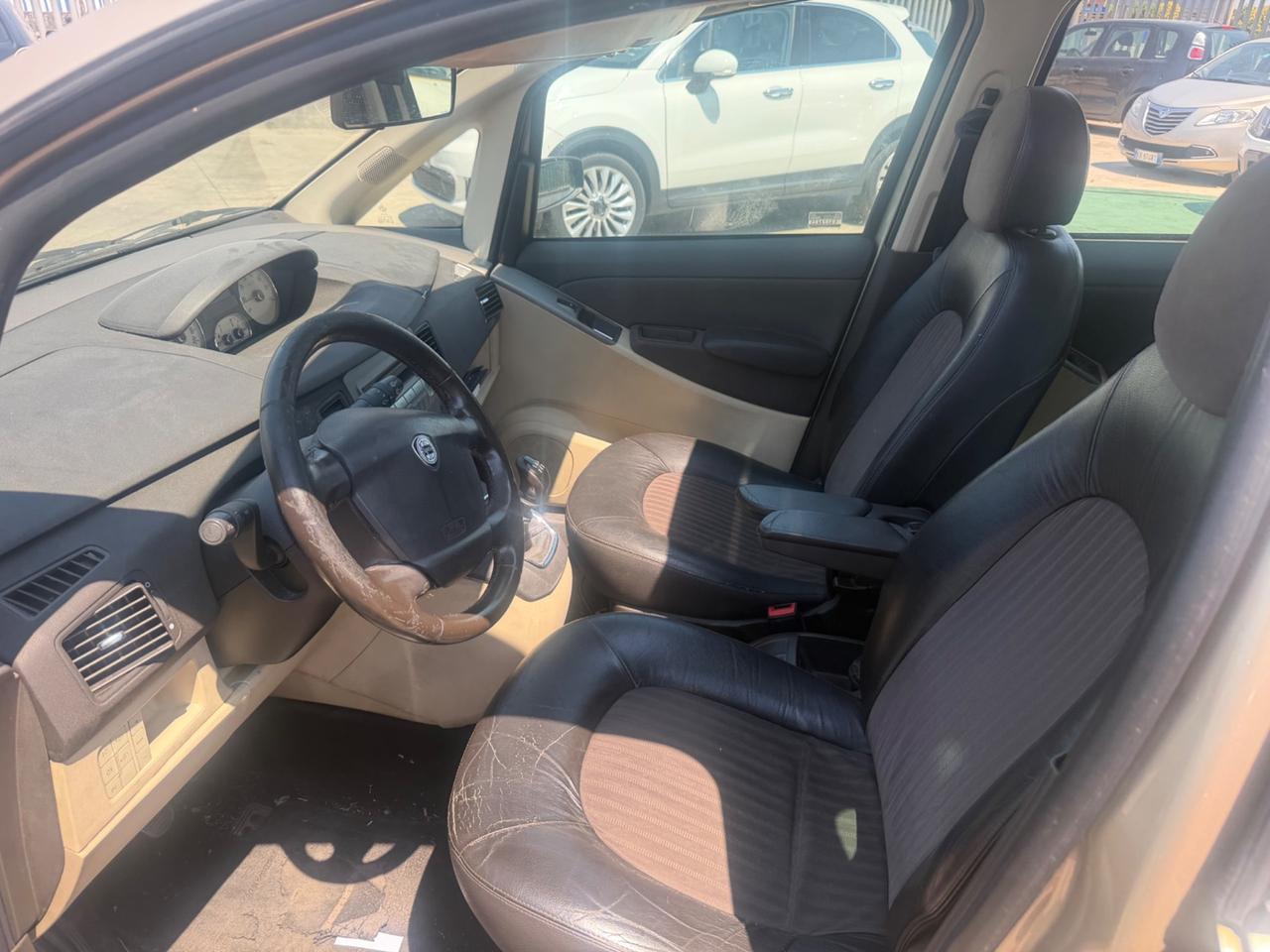 Lancia Ypsilon 1.4 16V Platino