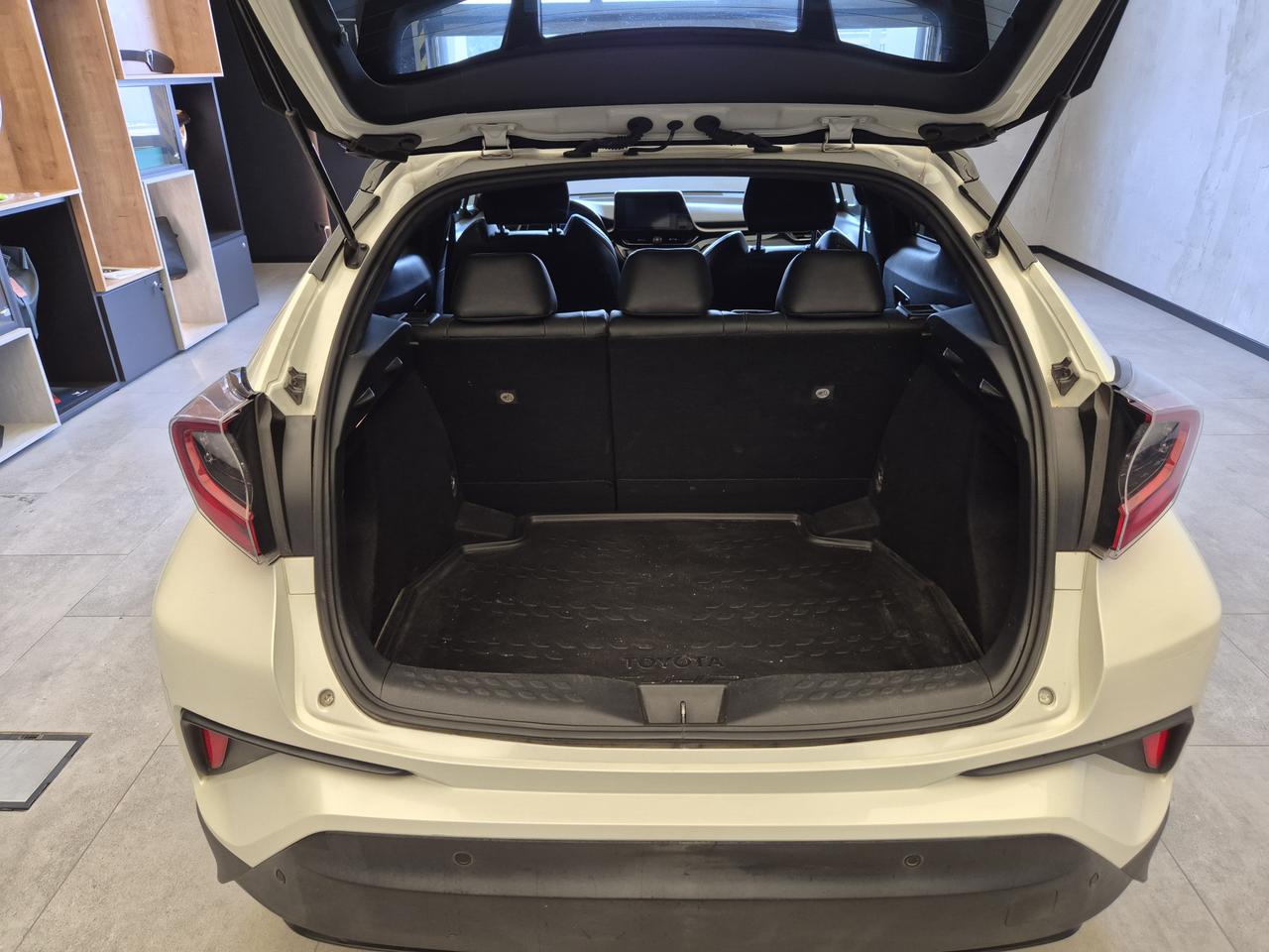 TOYOTA C-HR I - C-HR 1.8h Lounge 2wd e-cvt my18