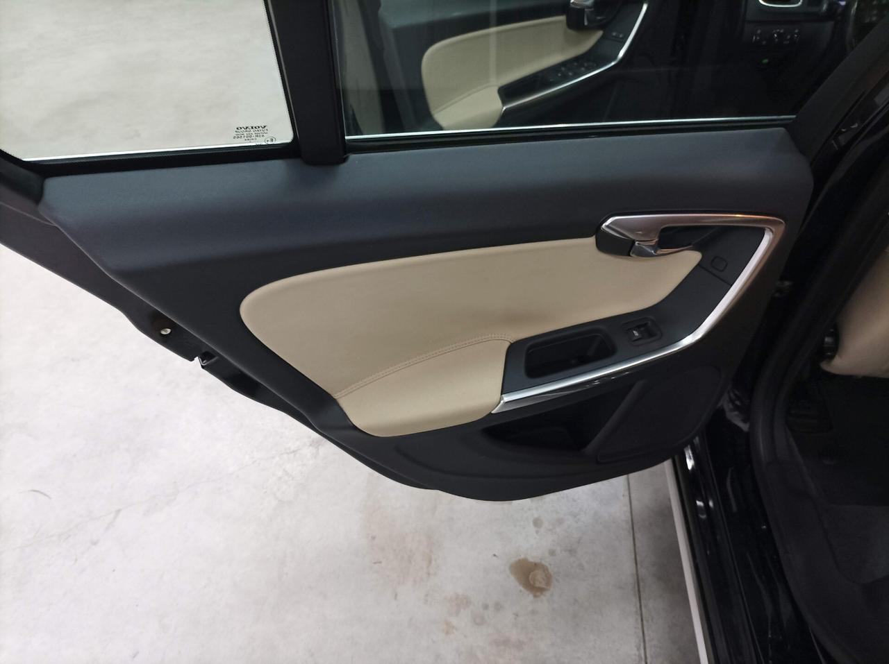 Volvo V60 D5 2.4 205 CV Geartronic Kinetic - 01/2011