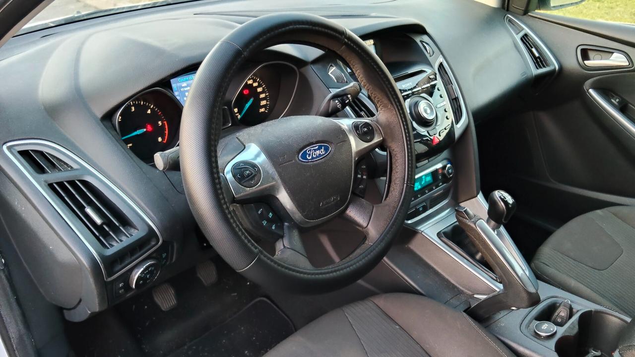 Ford Focus 1.6 TDCi con gancio traino