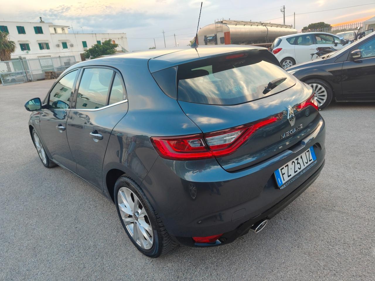 Renault Megane 1.5 Blue dCi 115cv EDC Intens