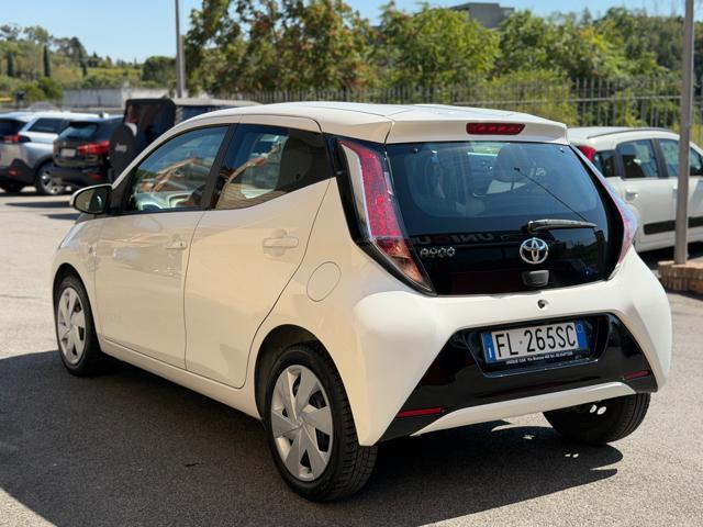 TOYOTA Aygo 1.0 VVT-i 69 CV x-business MMT (NESSUN VINCOLO)