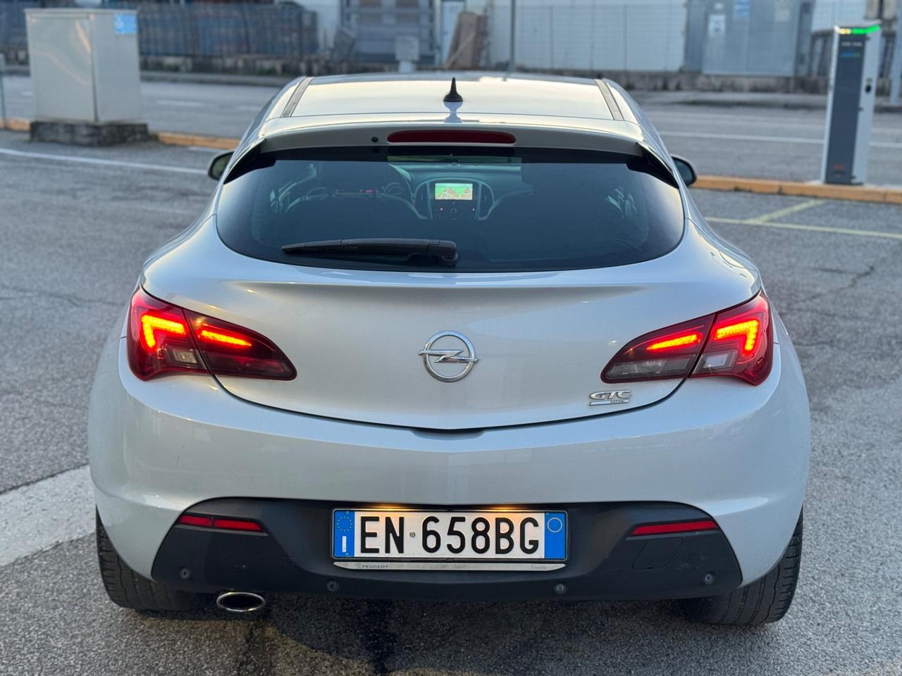 Opel Astra GTC 2.0 CDTI 165CV Cosmo