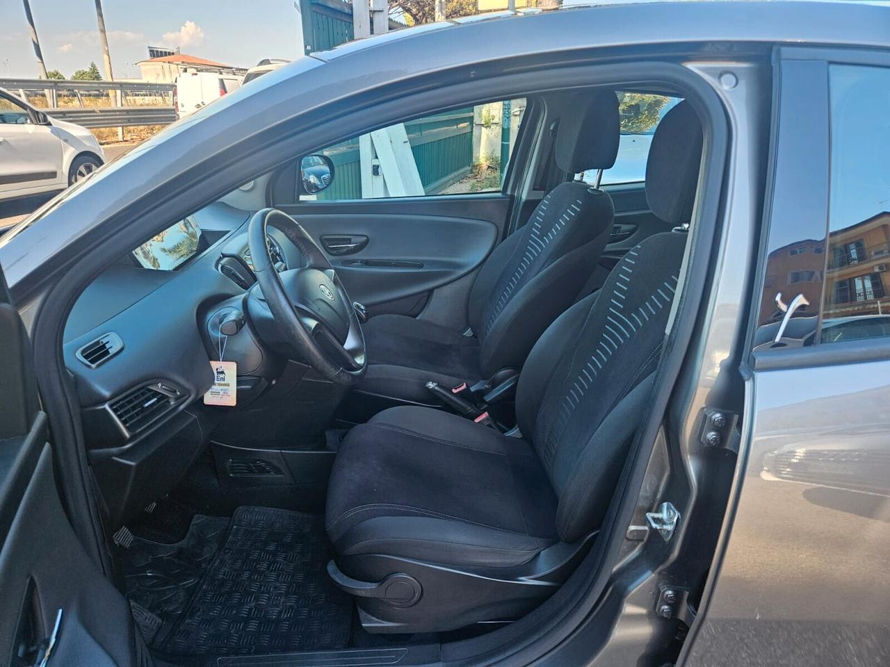 Lancia Ypsilon 1.2 Gold 2013