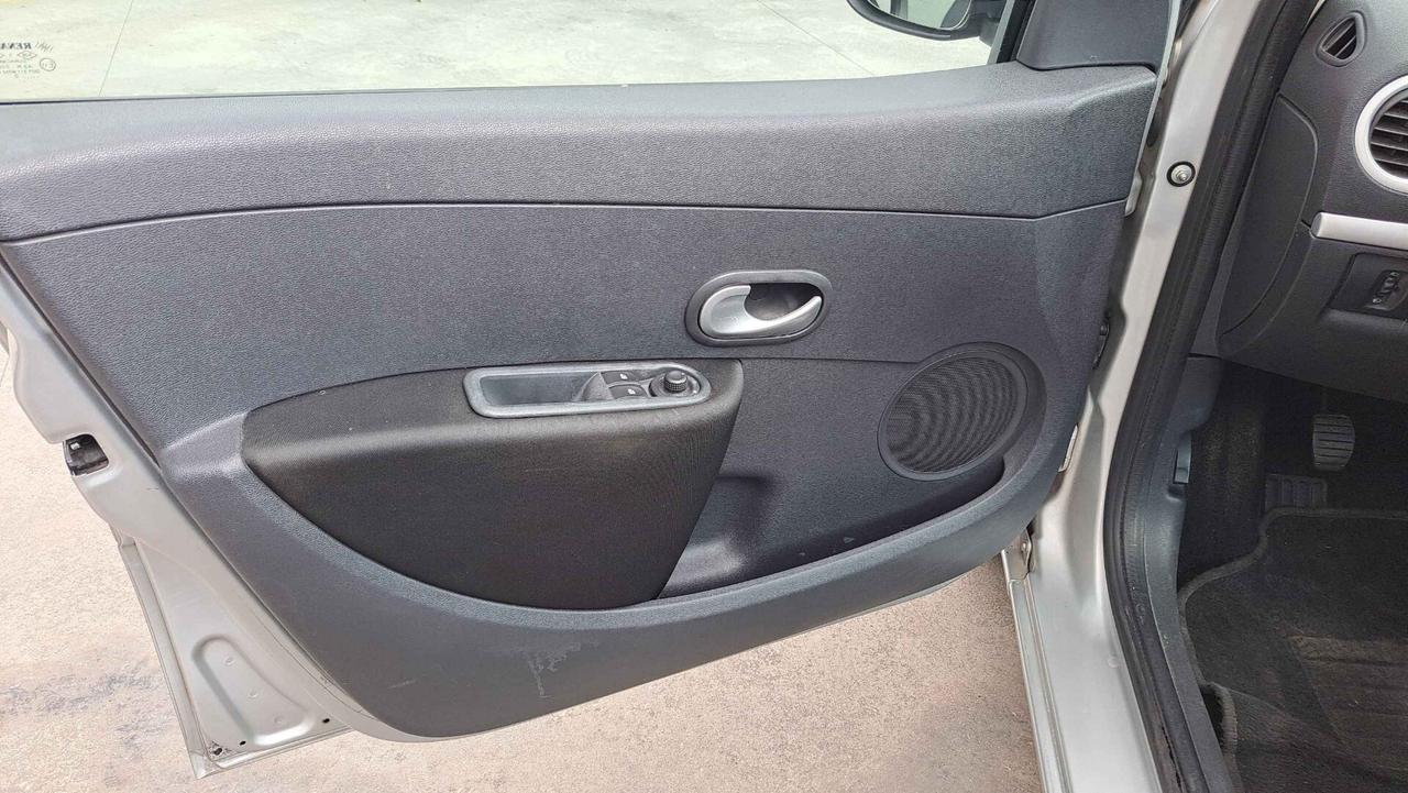 Renault Clio 1.2 16V 5 porte Dynamique